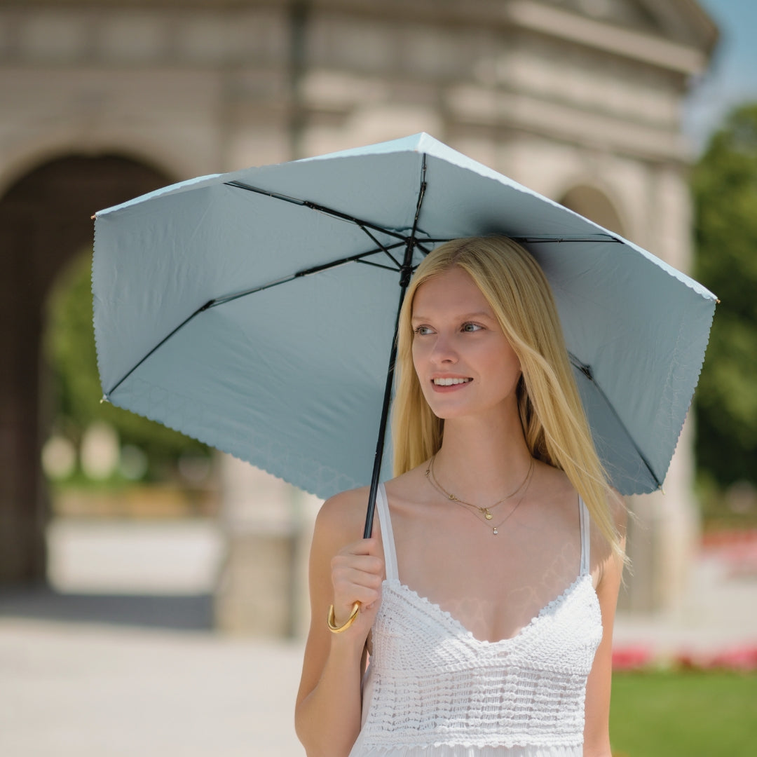 Romantic Breezer – heart details and gold handle